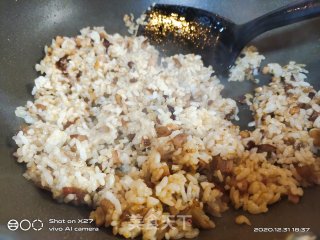 烤鸡腿肉炒饭的做法步骤：3