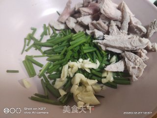 肉丝炒韭黄的做法步骤：1