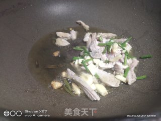 肉丝炒韭黄的做法步骤：3