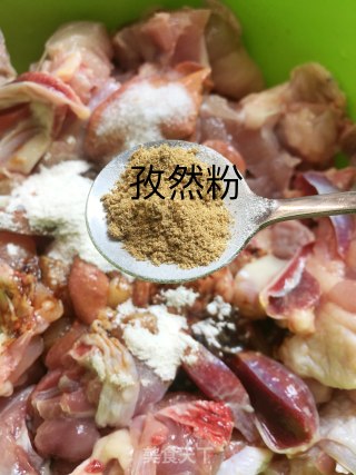 啫啫鸡煲的做法步骤：4