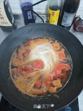 西红柿鸡蛋汤面的做法步骤：3