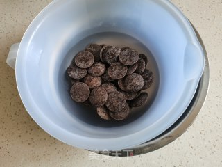 自制巧克力屑的做法步骤：1