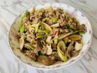 火麻油葱爆羊肉的做法步骤：3