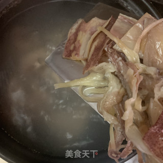 白萝卜煲干鱿龙骨汤的做法步骤：6