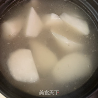 白萝卜煲干鱿龙骨汤的做法步骤：7