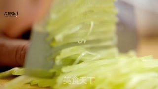 看一遍就能学会，酸辣过瘾！金汤肥牛的做法步骤：1