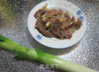 大葱炒羊肉的做法步骤：1