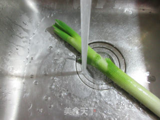 大葱炒羊肉的做法步骤：2