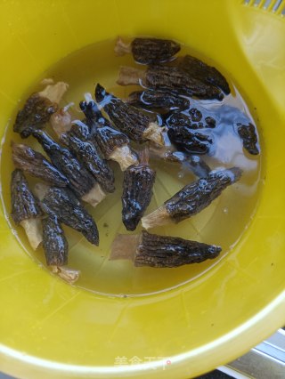 羊肚菌白菜炒腊肉的做法步骤：1