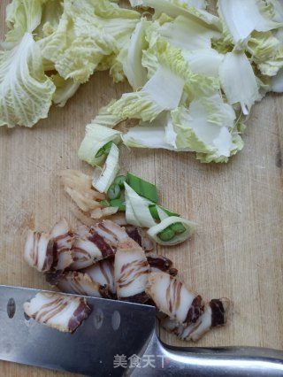 羊肚菌白菜炒腊肉的做法步骤：4