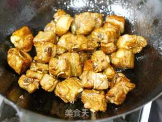 糖醋排骨的做法步骤：4