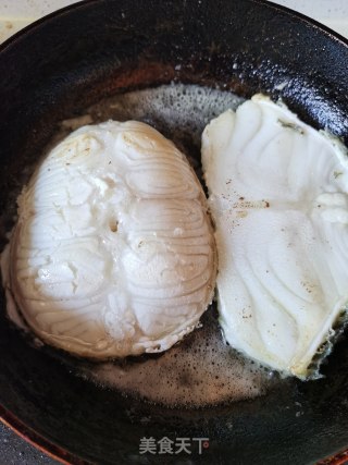 香煎银鳕鱼的做法步骤：2