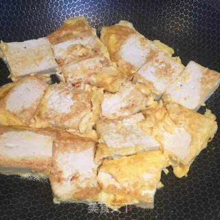 蒜香鸡蛋煎豆腐的做法步骤：5