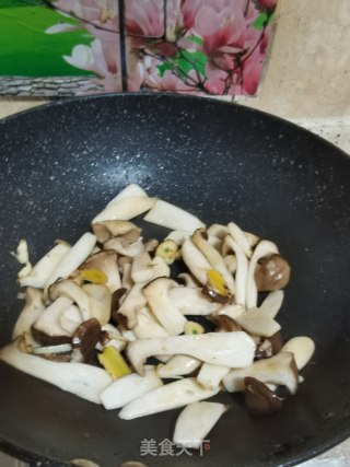 里脊肉炒杏鲍菇的做法步骤：7