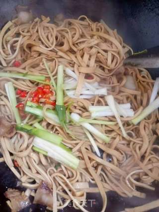 炒豆皮的做法步骤：4