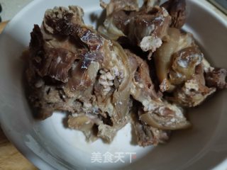 羊蝎子火锅的做法步骤：1