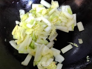 不出汤的醋溜白菜的做法步骤：3