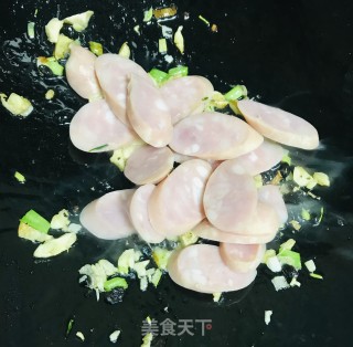 香肠炒菜干的做法步骤：4