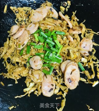 香肠炒菜干的做法步骤：6