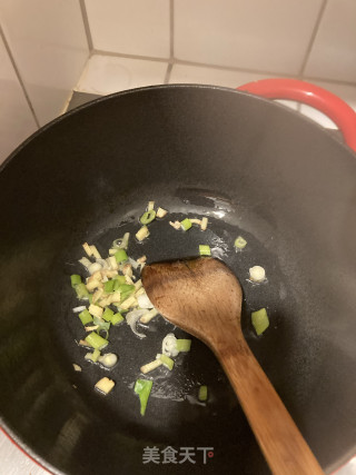 珍珠翡翠白玉汤—鲜虾炖豆腐的做法步骤：2