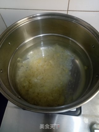 银耳鸡蛋羹的做法步骤：3