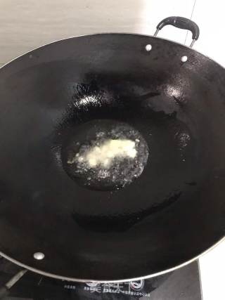 青红椒炒豆干的做法步骤：1
