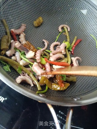 泡椒炒长腿蛸的做法步骤：15
