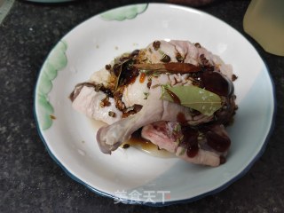 椒盐烤鸭腿的做法步骤：3