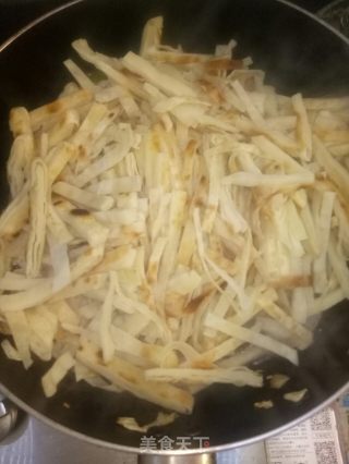 白菜素炒饼的做法步骤：8