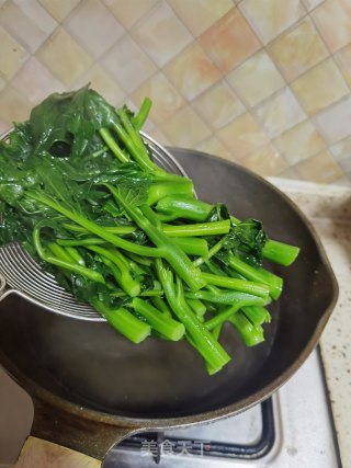 清炒芥兰的做法步骤：6