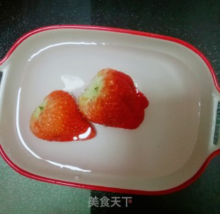 草莓火烈鸟的做法步骤：1