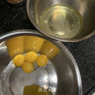 抹茶戚风蛋糕的做法步骤：1