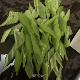尖椒炒牛肚的做法步骤：2