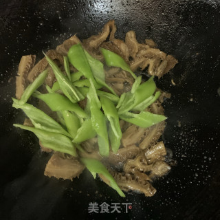 尖椒炒牛肚的做法步骤：4