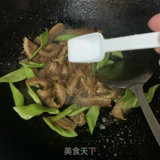 尖椒炒牛肚的做法步骤：5