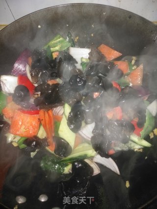 黄瓜洋葱炒胡萝卜的做法步骤：9