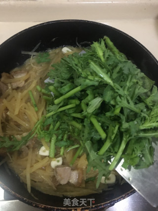 土豆丝炒烧肉的做法步骤：8