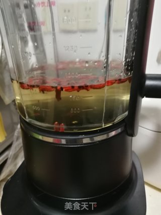 黑豆黑芝麻枸杞豆浆的做法步骤：2