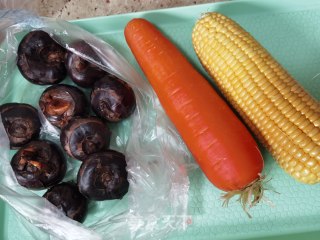 胡萝卜马蹄玉米排骨汤的做法步骤：1