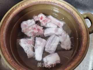 胡萝卜马蹄玉米排骨汤的做法步骤：3
