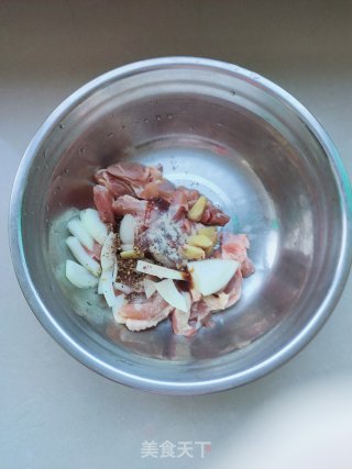 鸡腿小酥肉的做法步骤：2