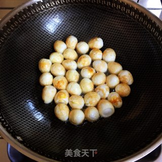 五花肉烧虎皮鹌鹑蛋的做法步骤：2