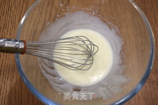 红豆沙戚风蛋糕卷的做法步骤：4