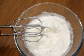 红豆沙戚风蛋糕卷的做法步骤：9