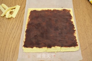 红豆沙戚风蛋糕卷的做法步骤：17