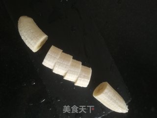 草莓香蕉圣诞老人的做法步骤：2