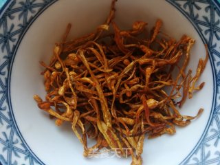虫草花松茸排骨汤的做法步骤：2