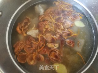 虫草花松茸排骨汤的做法步骤：9