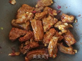 芹菜笋干炖排骨的做法步骤：8