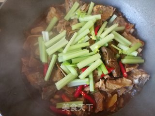 芹菜笋干炖排骨的做法步骤：12